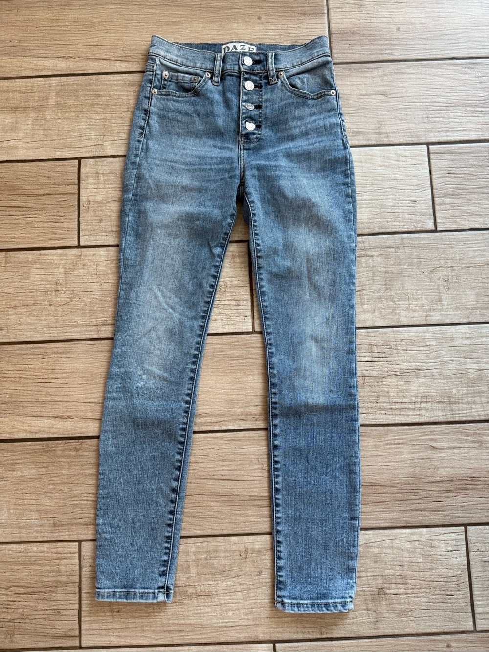 DAZE High-Rise Button-Fly Skinny Jeans in Light Blue Wash